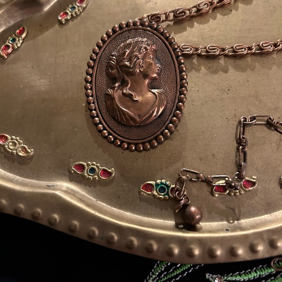 VTG Copper Tone Metal Cameo Necklace with optional brooch clasp. Unbranded. - Picture 3 of 8